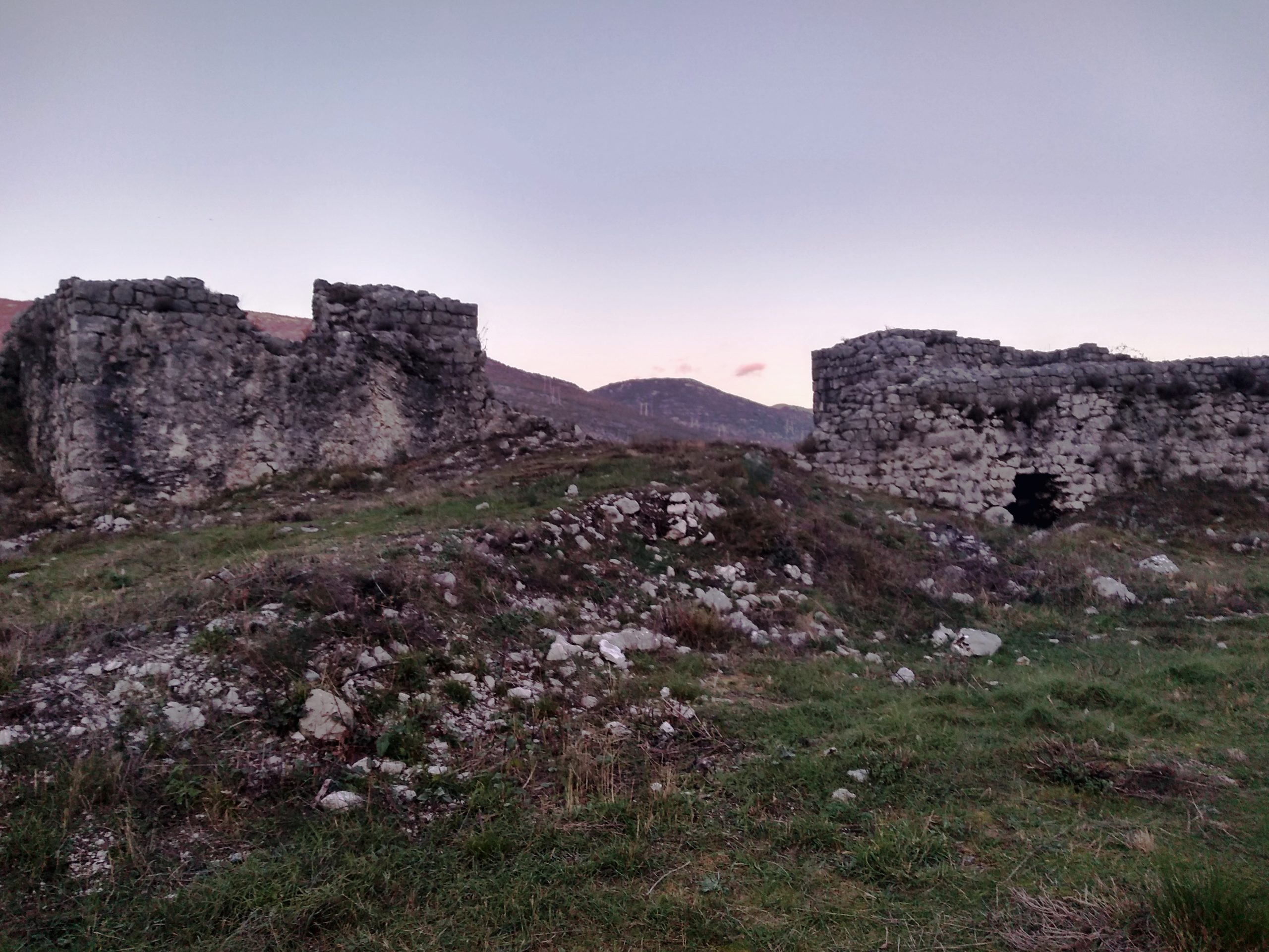 Srednjovekovni grad Mičevac-arheološki i istorijski dokazi
