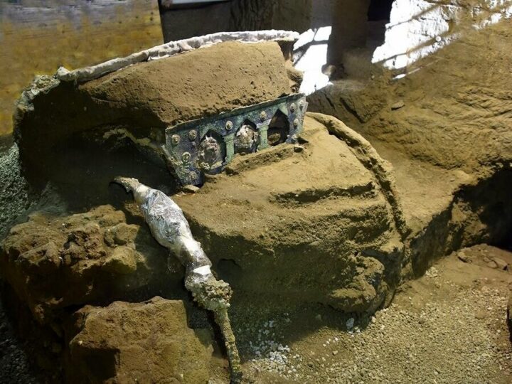 U Pompeji pronađena gotovo neoštećena kočija sa erotskim scenama