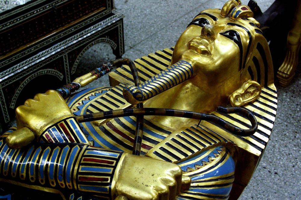 Egipatski predmeti u muzejima u Srbiji