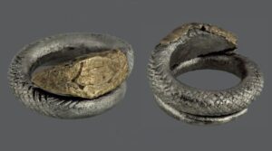 Prsten u obliku zmije, 2-3- vek (Zbirka Narodnog muzeja u Beogradu)