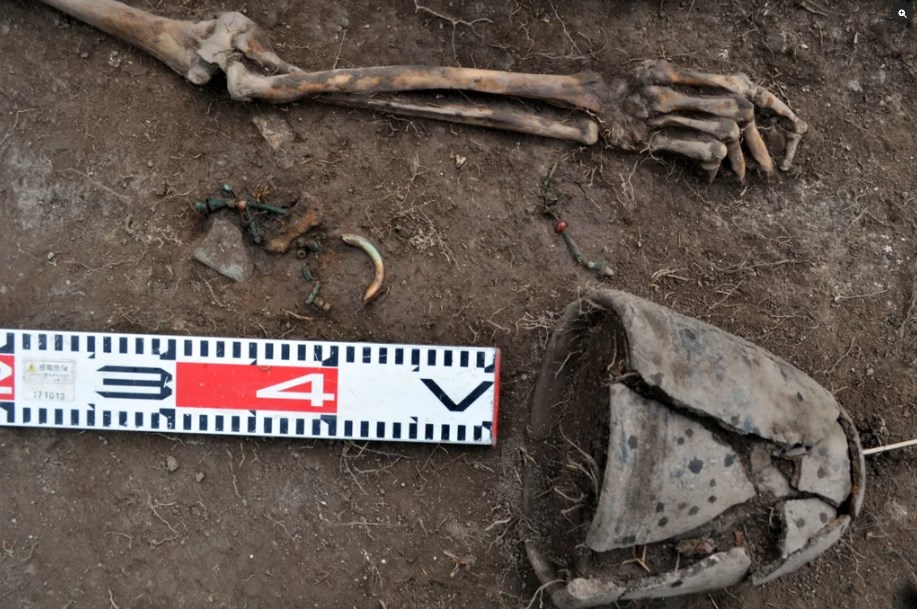 Arheolozi pronašli amajliju napravljenu od ljudskog rebra