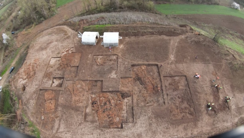 Zaštitna arheološka iskopavanja neolitskog lokaliteta iz vinčanske kulture Divljeg Polja kod Kraljeva