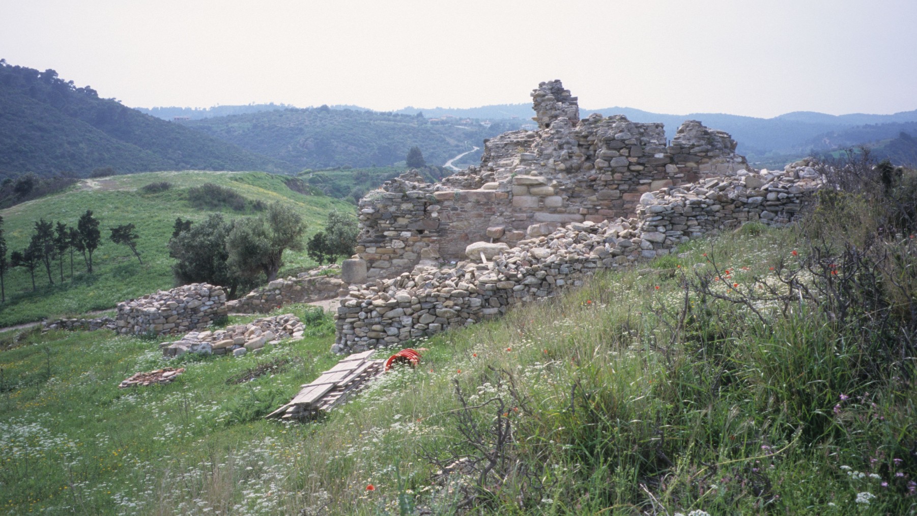 Otkrivena je srednjovekovna sablja u manastiru na Svetoj Gori koja je možda pripadala turskim gusarima