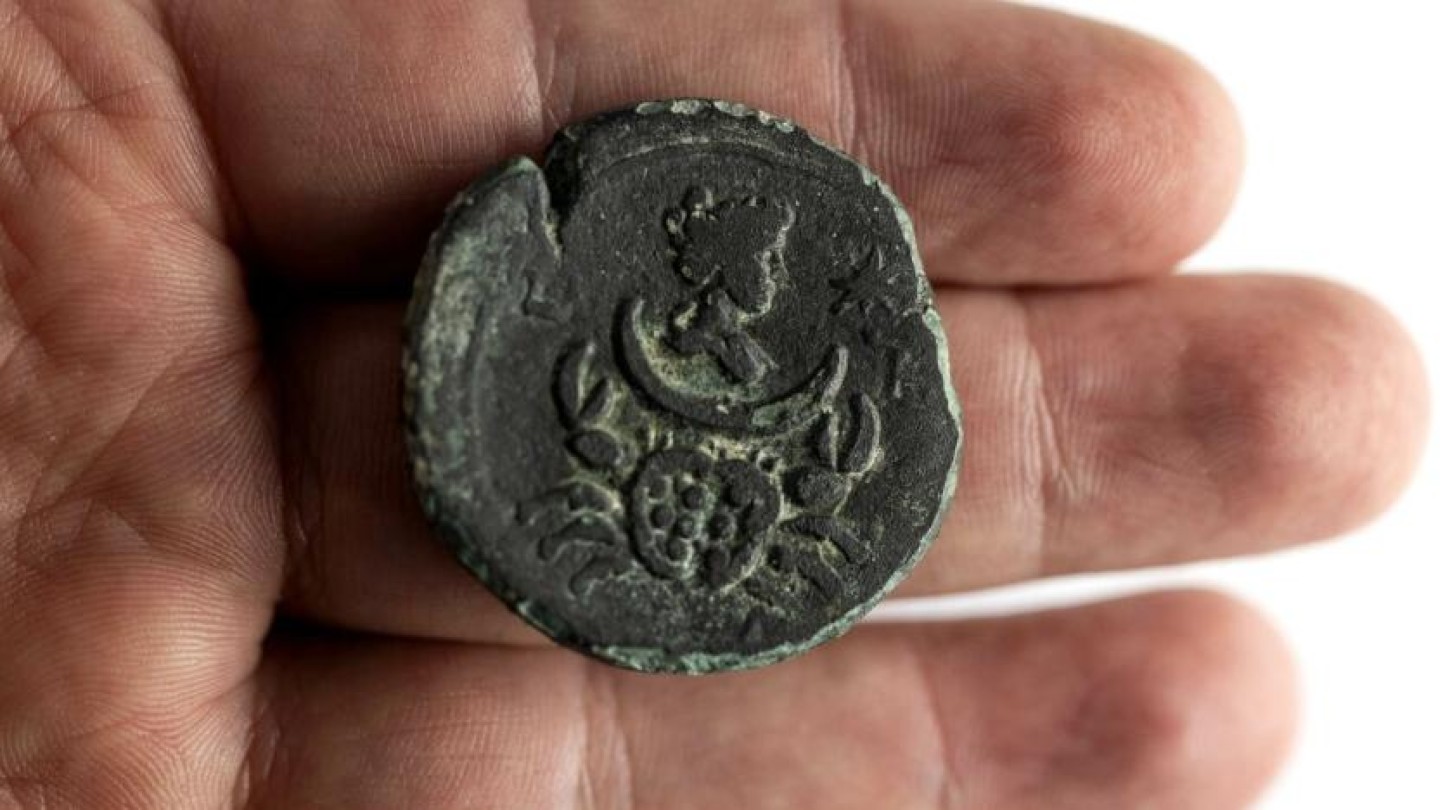 Arheolozi su tokom podvodnih istraživanja kod Izraela pronašli redak novčić sa znakom zodijaka