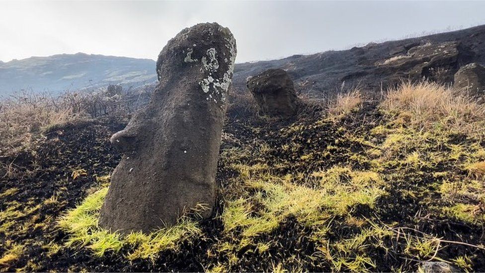 Oštećene u požaru zagonetne Moai kamene statue na Uskršnjem ostrvu (Rapa Nui)