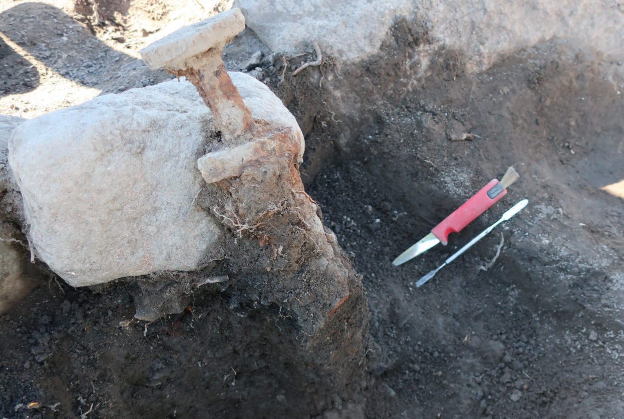 Arheolozi su iskopali dva vikinška mača u Švedskoj