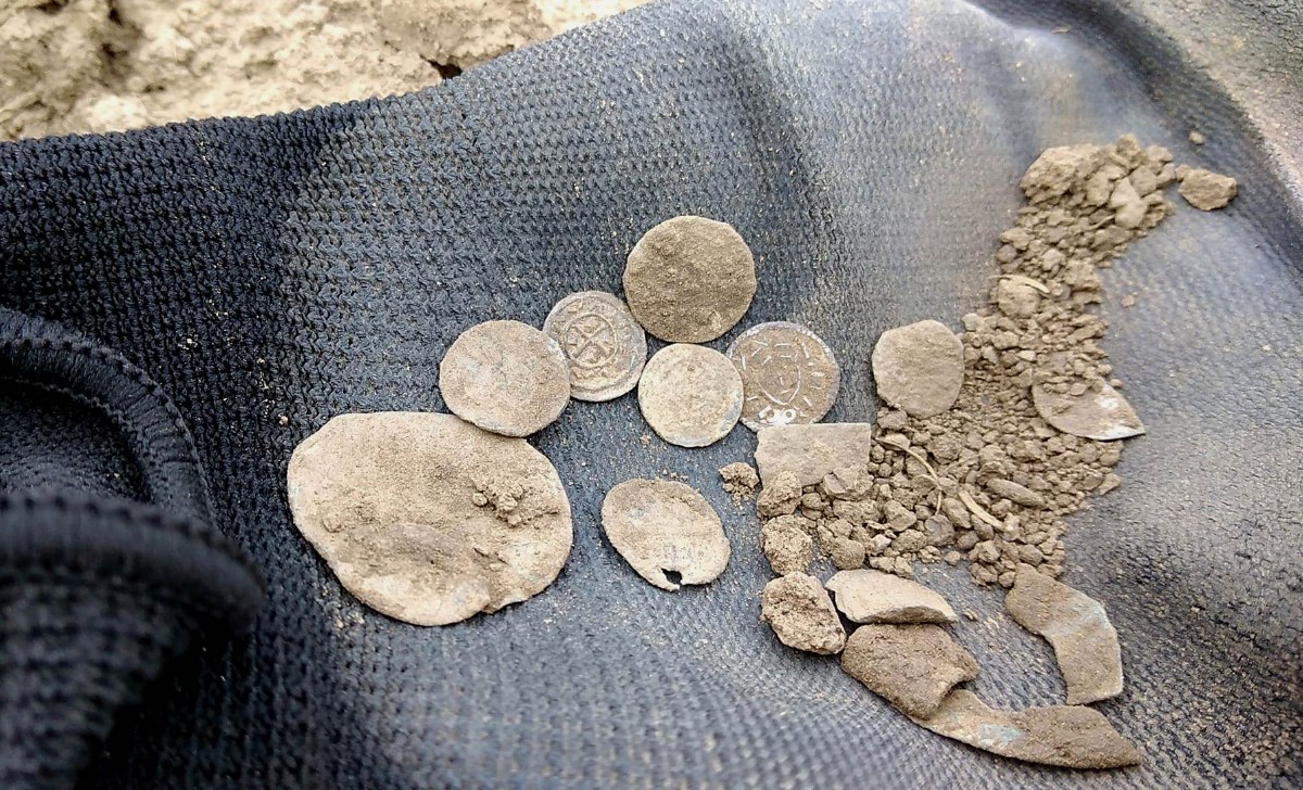 Nelegalna iskopavanja i trgovina arheološkim artefaktima u Srbiji