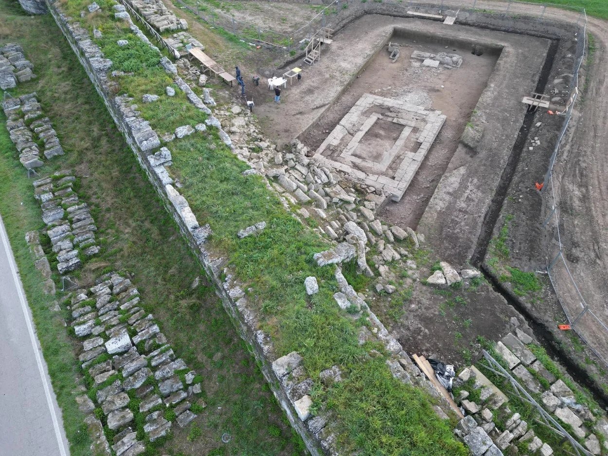 U grčkom gradu Pestumu na jugu Italije arheolozi pronašli statue Erosa i Afrodite