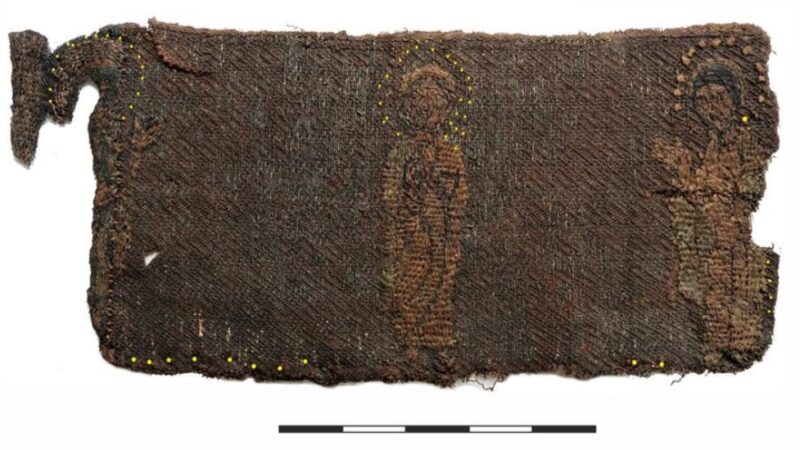 Na srednjovekovnom groblju pronađena tkanina sa izvezenim Isusom Hristom