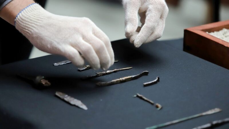 Arheolozi iskopali 2.000 godina star grob lekara sa medicinskim instrumentima