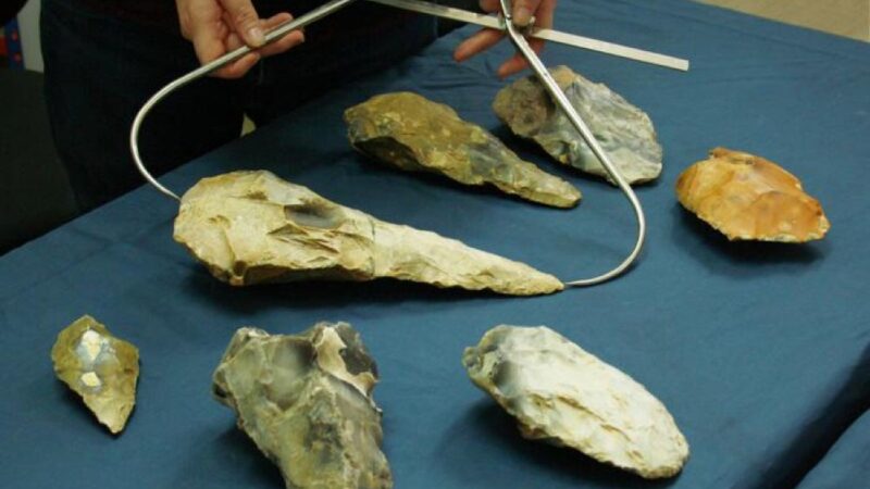 Pronađena izvanredna “džinovska” kamena ručna sekira starosti 300.000 godina
