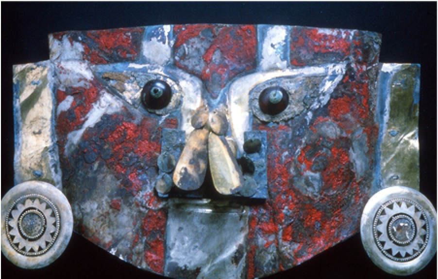 Zlatna posmrtna maska prekrivena je krvlju već 1000 godina