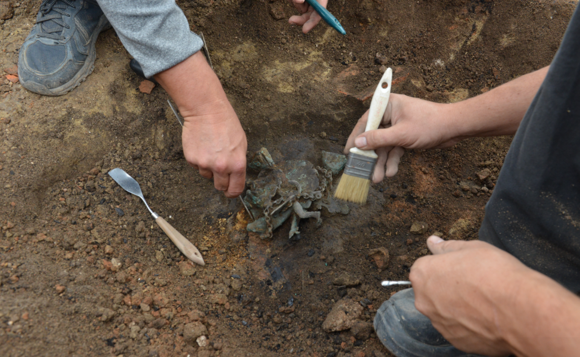 JEDINSTVENO OTKRIĆE U VIMINACIJUMU: arheolozi pronašli neobičan predmet tintinabulum “čuvarkuća” u obliku krilatog falusa