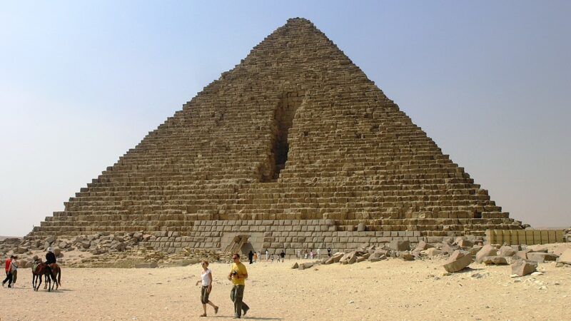 Renoviranje Mikerinove piramide na platou u Gizi izazvalo je negodovanje mnogih