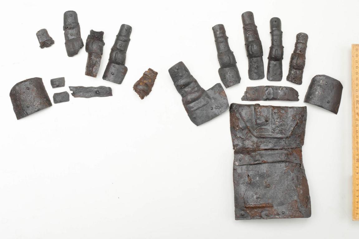 Pronađena potpuno očuvana srednjovekovna oklopna rukavica