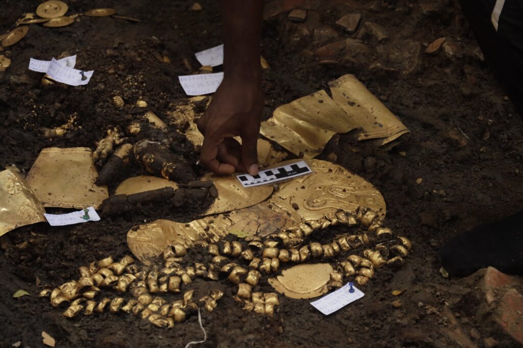 Veliko arheološko otkriće – arheolozi otkrili grobnicu sa zlatnim predmetima