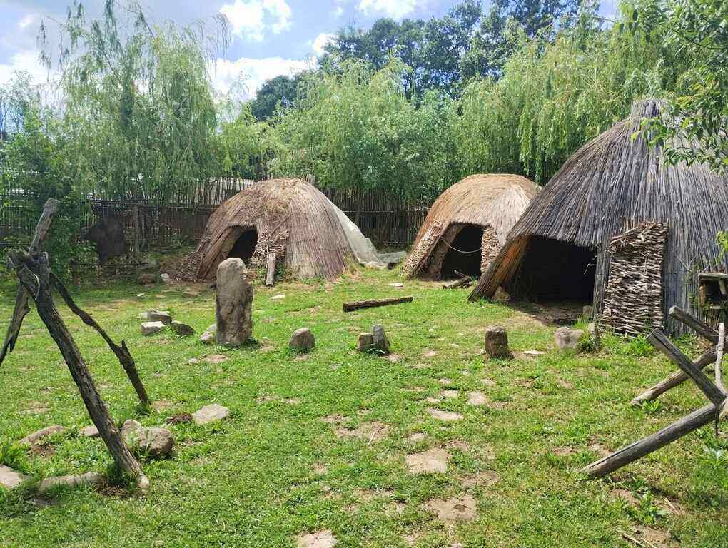Otkrijte čari prošlosti: rekonstruisana naselja praistorijskih ljudi