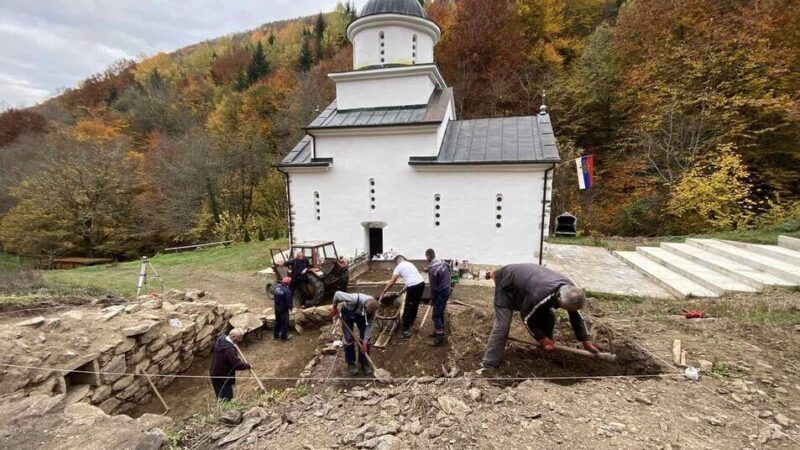 Sprovedena su zaštitna arheološka iskopavanja u porti manastira Svetih apostola Petra i Pavla – Pustinja