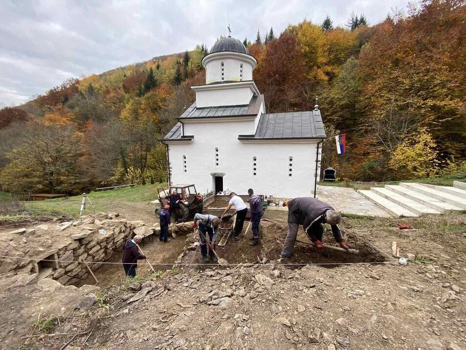 Sprovedena su zaštitna arheološka iskopavanja u porti manastira Svetih apostola Petra i Pavla – Pustinja