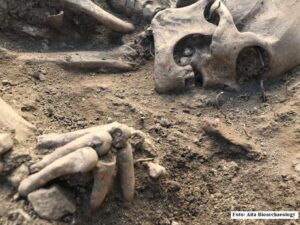 Ljudski skeletni ostaci pronađeni u grobu tokom arheoloških iskopavanja