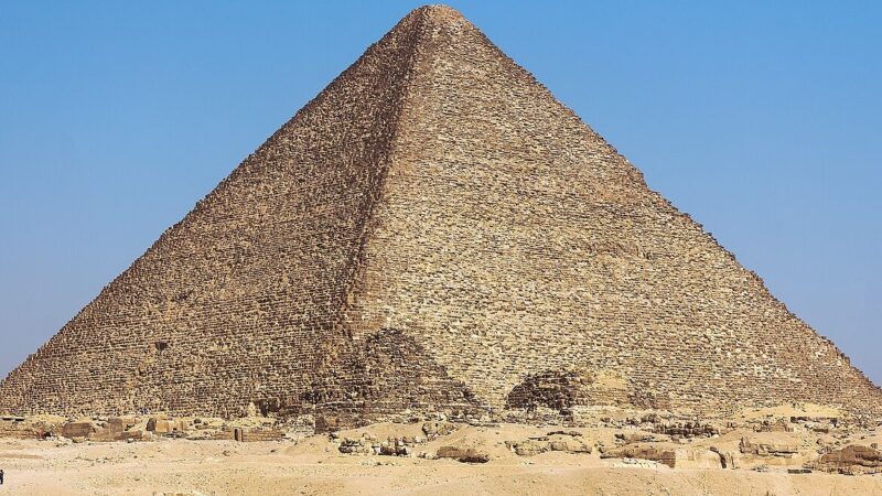 Ko je izgradio piramide u Egiptu?