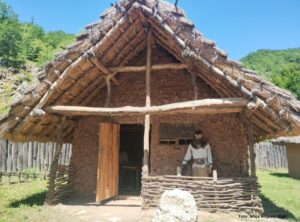 Ilustracija - rekonstrukcija vinčanske kuće