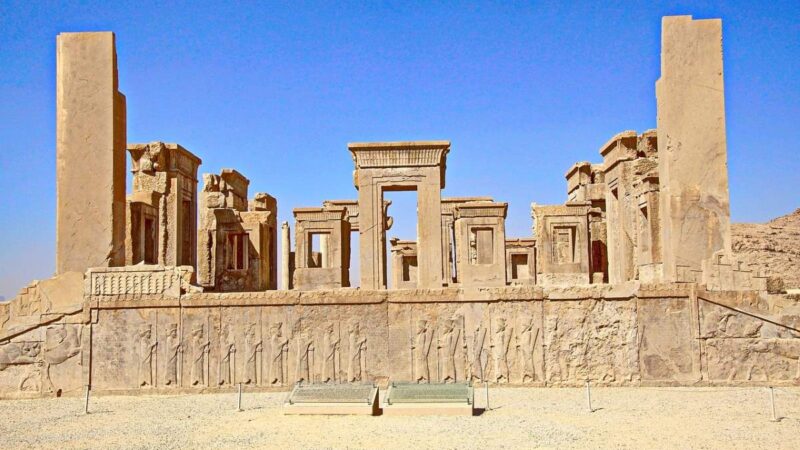 Persepolis u opasnosti: tlo ispod drevnog grada tone, a lišajevi razaraju kamen