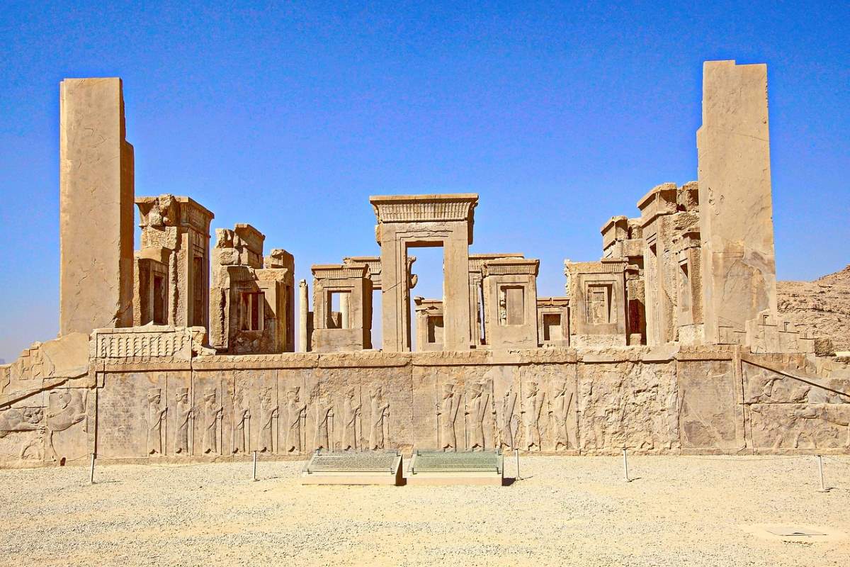 Persepolis u opasnosti: tlo ispod drevnog grada tone, a lišajevi razaraju kamen