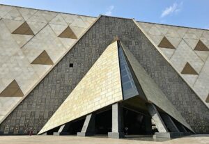 Glavni ulaz u Veliki egipatski muzej