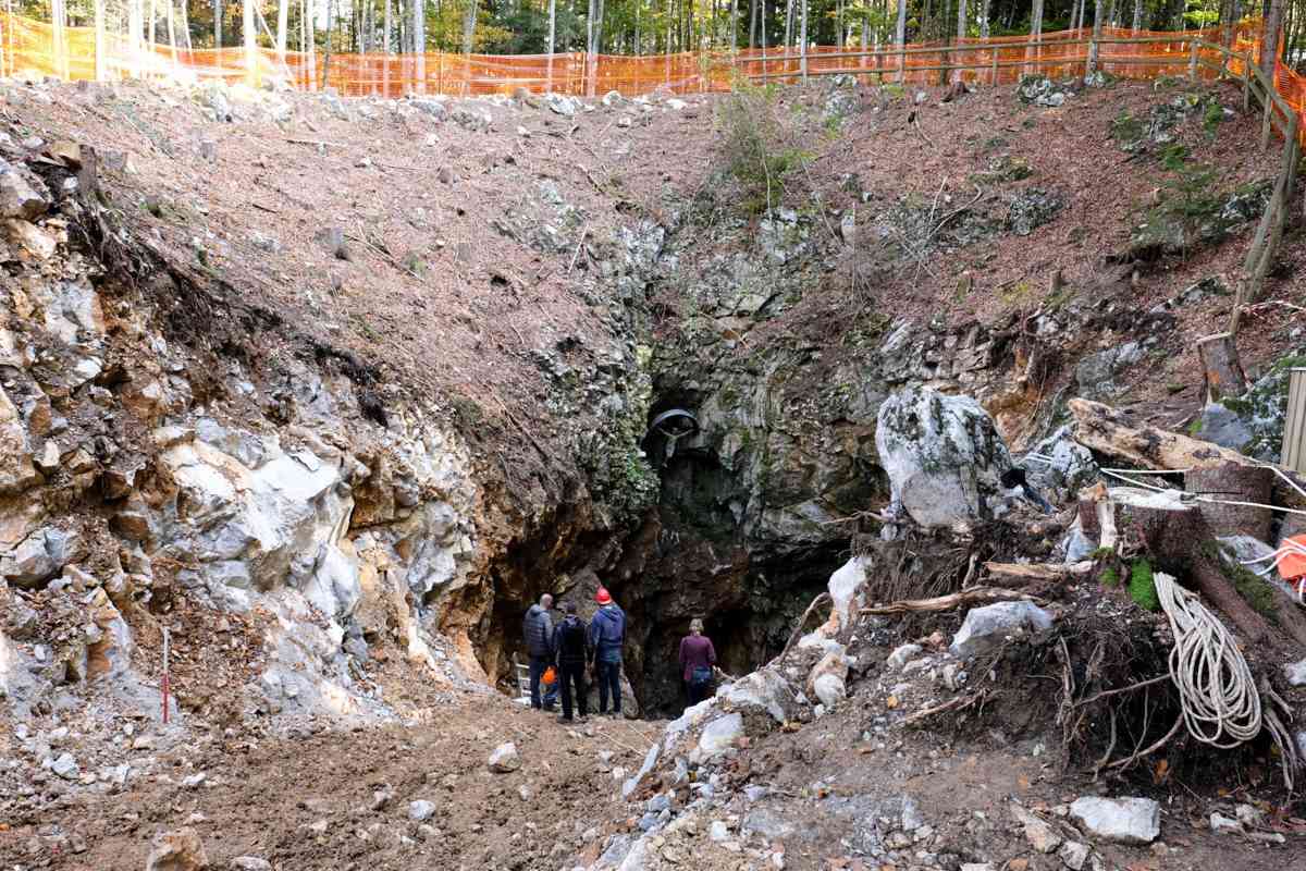 Arheologija masovnog zločina: istraživanja jame pod Macesnovo gorico u Sloveniji