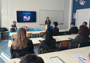 Maja Miljević-Đajić drži predavanje