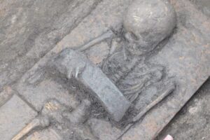 Dečji samnitski grob sa masivnim bronzanim pojasem