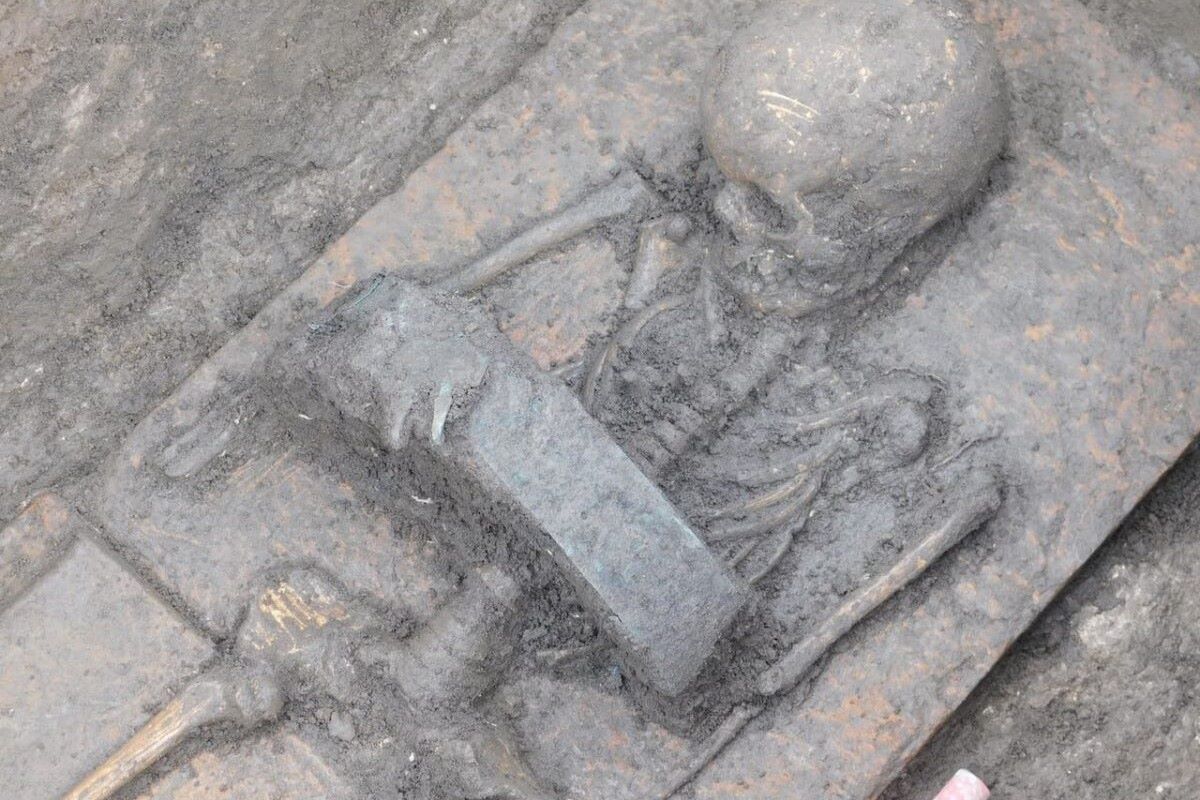 Nekropola Samnita u Italiji krije neobičnu tajnu: deca sahranjena sa masivnim bronzanim pojasevima u predelu stomaka