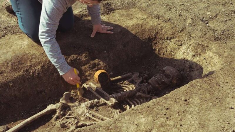 Otkrivena rimska nekropola u Dakiji: masovna grobnica dece i bogati grobni prilozi