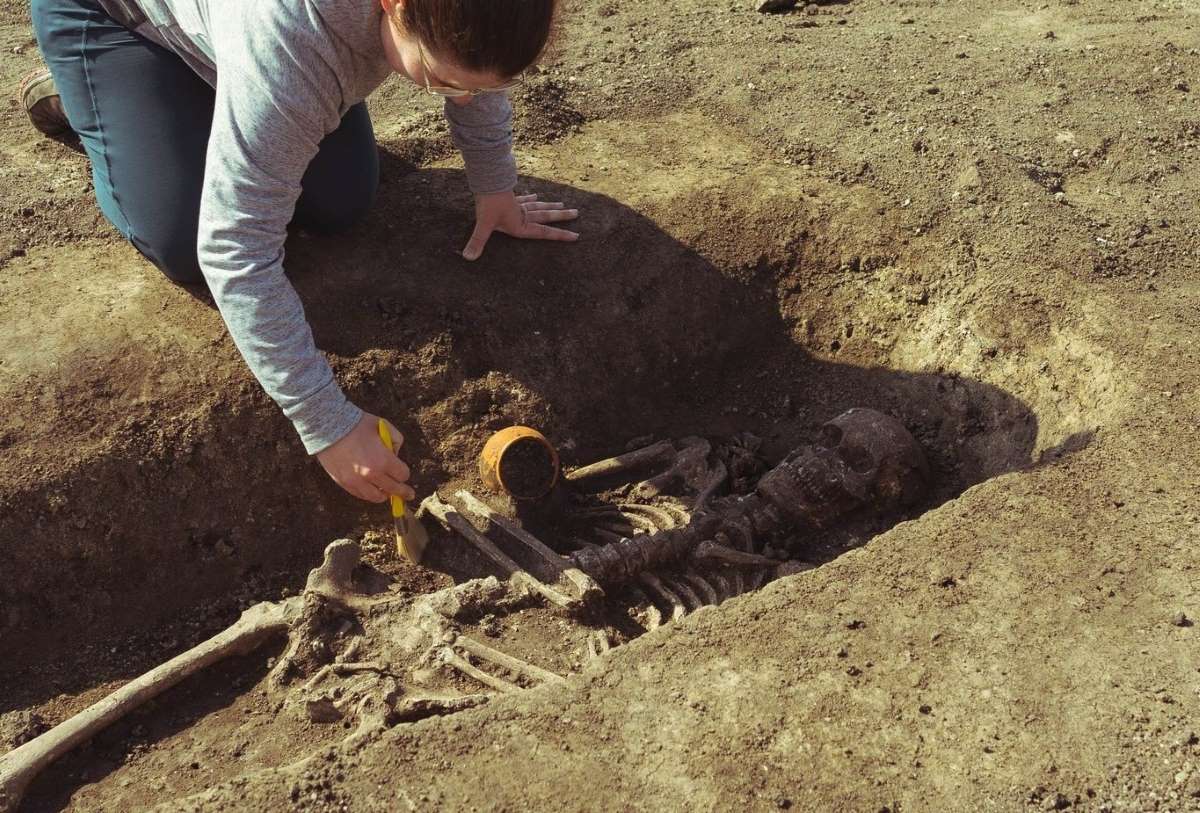 Otkrivena rimska nekropola u Dakiji: masovna grobnica dece i bogati grobni prilozi