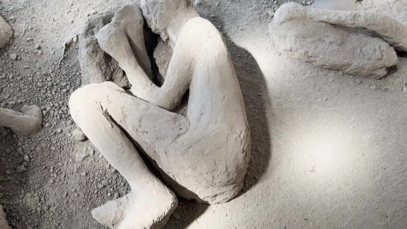 Lekarski pribor pronađen uz žrtvu erupcije Vezuva u Pompeji