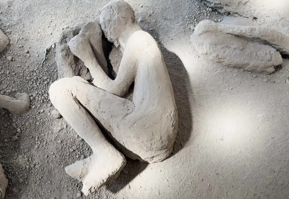 Lekarski pribor pronađen uz žrtvu erupcije Vezuva u Pompeji